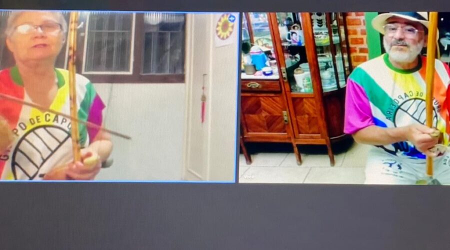 Universidade Livre de Estudos Culturais da Capoeira - Universidade da Capoeira - UNICAPOEIRA, Associação de Capoeira - ASCA, Instituto de Educação Socioambiental - IESAMBI e Grupo de Capoeira Meia Lua - Fundado em 29 de Maio de 1962. Orquestra Harmônica de Berimbaus. Escaneando Banguela. Bella - Maria Isabel Melotti Xible. Sala de Entrar, Tigüéra 360, Juiz de Fora, Minas Gerais/MG, Brasil. Registro de Capoeira Mestre Polêmico - Professor João Couto Teixeira. IMG_7484. 1,69 GB. 19h30. Terça-feira, 05 de Dezembro de 2022. HD 1080p.