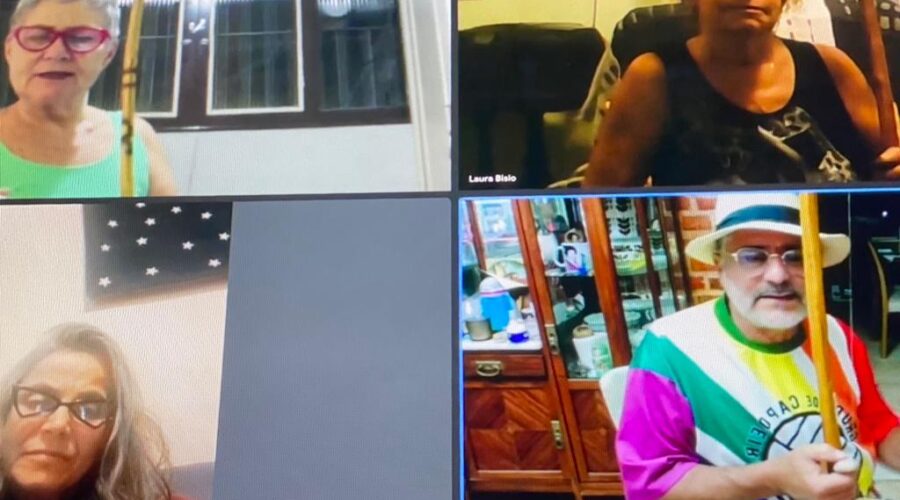 Universidade Livre de Estudos Culturais da Capoeira - Universidade da Capoeira - UNICAPOEIRA, Associação de Capoeira - ASCA, Instituto de Educação Socioambiental - IESAMBI e Grupo de Capoeira Meia Lua - Fundado em 29 de Maio de 1962. Laura Cavalieri Bisio, Bella - Maria Isabel Melotti Xible e Teresinha Zimbrao. Toques e Cantigas. De Angola à Iúna Mandingueira e Algumas Surpresas. Sala de Entrar, Tigüéra 360, Juiz de Fora, Minas Gerais/MG, Brasil. Registro de Capoeira Mestre Polêmico - Professor João Couto Teixeira. IMG_7197. 7,44 GB. 19h29. Quinta-feira, 10 de Novembro de 2022. HD 1080p.