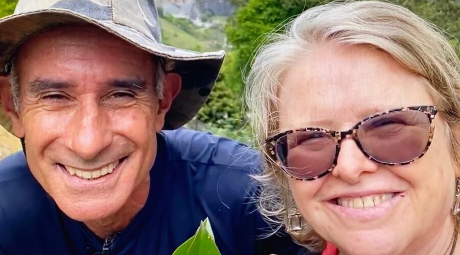 Universidade Livre de Estudos Culturais da Capoeira - Universidade da Capoeira - UNICAPOEIRA, Instituto de Educação Socioambiental - IESAMBI, Grupo de Capoeira Meia Lua - Fundado em 29 de Maio de 1962 e Associação de Capoeira - ASCA. Salete Libardoni visita Sítio de Luiz Antônio Carvalho Letayf. Chácaras Primavera, Juiz de Fora, Minas Gerais/MG, Brasil. Registro de Capoeira Mestre Polêmico - Professor João Couto Teixeira. IMG_9801. 313,5 MB. 10h43. Domingo, 06 de Novembro de 2022. HD 1080p.