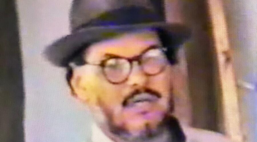 Universidade Livre de Estudos Culturais da Capoeira - Universidade da Capoeira - UNICAPOEIRA, Instituto de Educação Socioambiental - IESAMBI e Associação de Capoeira - ASCA. Mestres Onça Tigre - Doutor Milton Freire de Carvalho, Angoleiro, José Paulo Santos, Dom Ivan Zacarias Guimarães Gobbo, Polêmico - Professor João Couto Teixeira, Squisyto - Reginaldo da Silveira Costa, Pesado - Pedro Paulo Neiva e Marinheiro - Luiz Augusto. Churrasco de Celebração da Data de Fundação do Mestre Pesado. Arniqueira, Distrito Federal/DF, Brasil. Segunda-feira, 21 de fevereiro de 2000.