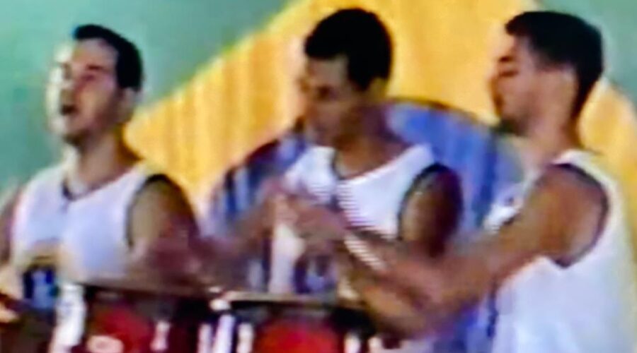 Universidade Livre de Estudos Culturais da Capoeira - Universidade da Capoeira - UNIAPOEIRA, Instituto de Educação Socioambiental - IESAMBI, Associação de Capoeira - ASCA. Mestres Carcará - Alex Charles Rocha, Marujo - Capoeira Guarda Negra e Fernando. Registro de Capoeira Mestre Polêmico - Professor João Couto Teixeira. Brasília, Distrito Federal/DF, Brasil. Segunda-feira, 07 de outubro de 2002.