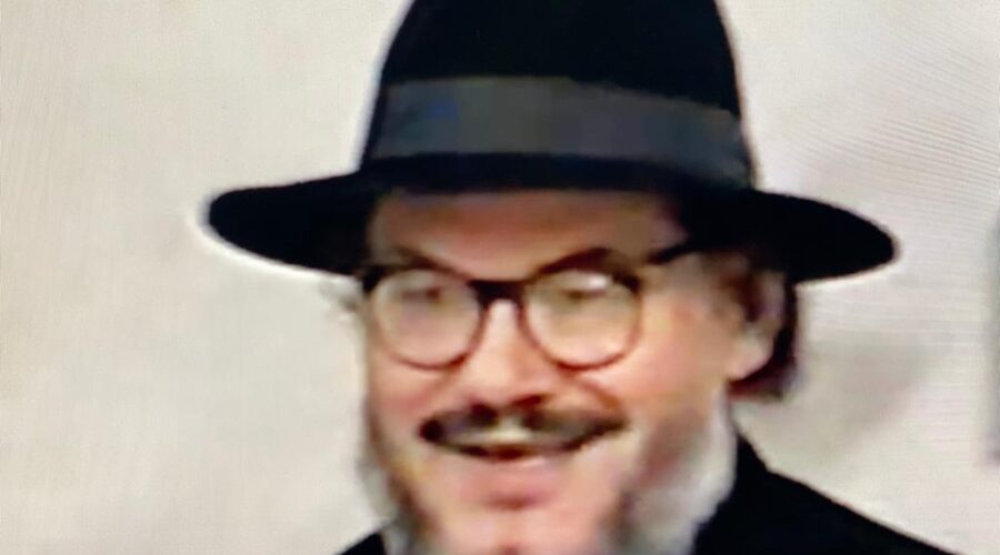 Universidade Livre de Estudos Culturais da Capoeira - Universidade da Capoeira - UNICAPOEIRA, Instituto de Educação Socioambiental - IESAMBI, Associação de Capoeira - ASCA e Grupo de Capoeira MEIA LUA - Fundado em 29 de Maio de 1962. Mestres Angoleiro, Dom Ivan Zacarias Guimarães Gobbo, Polêmico - Professor João Couto Teixeira, Doutor Peter Faluhelyi, Laura Cavalieri Bisio e Bella - Maria Isabel Melotti Xible. Centro de Esnsino Médio Setor Leste - CEMSL, Secretaria de Estado de Educação - SEE, Brasiília, Distrito Federal/DF, Brasil. Registro de Capoeira Mestre Dom Ivan Zacarias Guimarães Gobbo. Segunda-feira, 07 de Outubro de 2002.