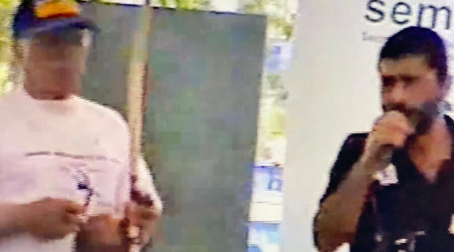 Universidade Livre de Estudos Culturais da Capoeira - Universidade da Capoeira - UNICAPOEIRA, Instituto de Educação Socioambiental - IESAMBI, Associação de Capoeira - ASCA e Grupo de Capoeira MEIA LUA - Fundado em 29 de Maio de 1962. Mestres Onça Tigre - Doutor Milton Freire de Carvalho e Capoeira Mestre Polêmico - Professor João Couto Teixeira. Tenda na Esplanada dos Ministérios, Secretaria do Meio Ambiente e Recursos Hídricos - SEMARH, Brasília, Distrito Federal/DF, Brasil. Domingo, 22 de Setembro de 2002.