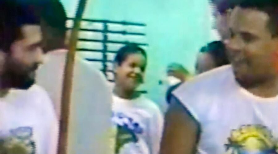 Universidade Livre de Estudos Culturais da Capoeira - Universidade da Capoeira - UNICAPOEIRA, Instituto de Educação Socioambiental - IESAMBI e Associação de Capoeira - ASCA. Mestres Jomar Viera de Araujo, Sebastião Nunes Folgado, Webster Maciel Folgado e Erivelton. Brasília, Distrito Federal, Brasil. Registro de Capoeira Mestre Polêmico - Professor João Couto Teixeira. Sábado, 04 de Novembro de 2000.