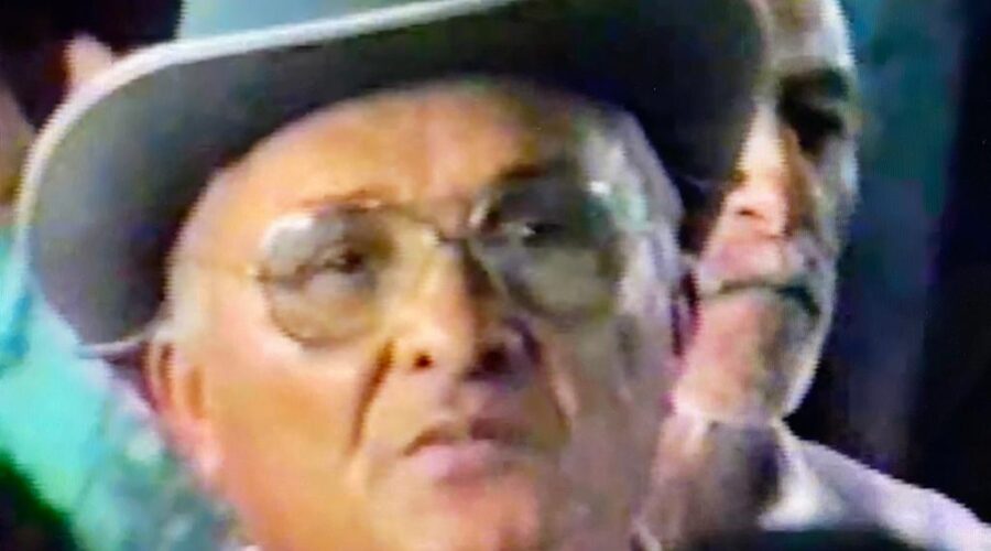 Universidade Livre de Estudos Culturais da Capoeira - Universidade da Capoeira - UNICAPOEIRA, Instituto de Educação Socioambiental - IESAMBI e Grupo de Capoeira MEIA LUA - Fundado em 29 de Maio de 1962. Assembleia Popular. Prefeitura Comunitária. Região Administrativa Paranoá, Distrito Federal/DF, Brasil. Acervo de Mestre Benedito Fernandes Almeida. Registro de Capoeira Mestre Polêmico - Professor João Couto Teixeira. 7,29 GB. Sábado, 14 de Fevereiro de 1987.