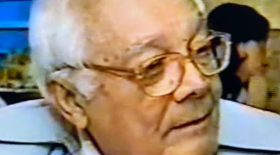 Universidade Livre de Estudos Culturais da Capoeira - Universidade da Capoeira - UNICAPOEIRA, Instituto de Educação Socioambiental - IESAMBI e Grupo de Capoeira Meia Lua - Fundado em 29 de Maio de 1962. Lançamento CD "Capoeira 500 Anos - Angola e Regional". Mestres Onça Tigre - Doutor Milton Freire de Carvalho, Polêmico - Professor João Couto Teixeira, Pezão - José Ribamar Teixeira Silva, Graduada Ana Schramm e Convidad@s. Studio 57, SCLN 205, Restaurante Carpe Diem, Brasília, Distrito Federal/DF, Brasil. Registro de Capoeiras Mestre Polêmico - Professor João Couto Teixeira e Doutor Peter Faluhelyi. 3,54 GB. Terça-feira, 28 de Março de 2000.