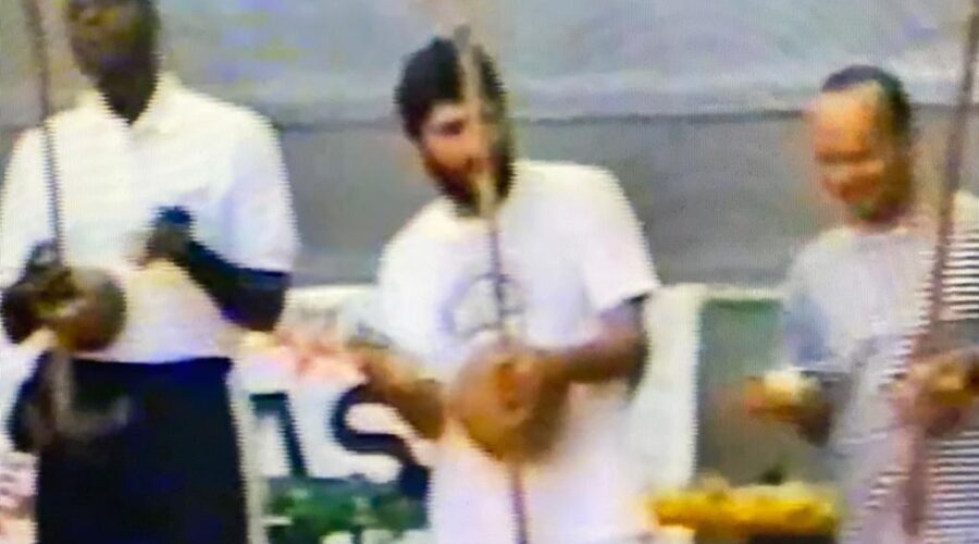 Universidade Livre de Estudos Culturais da Capoeira - Universidade da Capoeira - UNICAPOEIRA, Instituto de Educação Socioambiental - IESAMBI, Associação de Capoeira - ASCA e Grupo de Capoeira MEIA LUA - Fundado em 29 de Maio de 1962.Cerimônia de Admissão e Graduação. Mestres Lorde Bom Cabrito - Mário Rodrigues Ferreira do Rosário, Pombo de Ouro - José Bispo Correia, Angola - Humberto Vieira da Silva, Polêmico - Professor João Couto Teixeira, Benedito Fernandes Almeida e Bom Menino - Aluizio de Melo Cavalcanti Júnior. Centro Educacional CASEB, Brasília, Distrito Federal/DF, Brasil. Registros de Mestres Polêmico - Professor João Couto Teixeira, Doutor Peter Faluhelyi e Lua Bonita - Ana Cláudia Sousa Vieira. Domingo, 08 de Novembro de 1998.