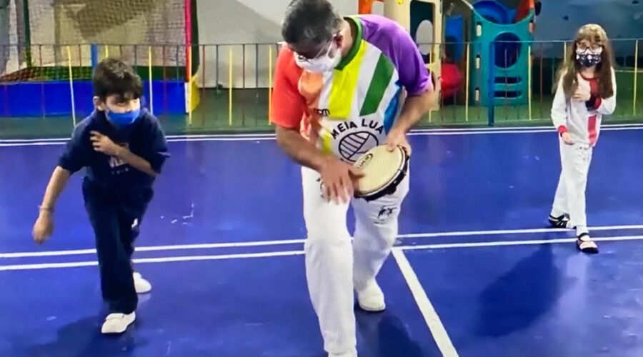 Universidade Livre de Estudos Culturais da Capoeira - Universidade da Capoeira - UNICAPOEIRA, Instituto de Educação Socioambiental - IESAMBI, Grupo de Capoeira Meia Lua na Escola - Fundado em 29 de Maio de 1962 e Associação de Capoeira - ASCA. Mestre Polêmico - Professor João Couto Teixeira. Discentes Ágatha Siqueira de Oliveira Lira e Enzo Carvalho Costa Salimena. Instituto Vianna Júnior, Avenida dos Andradas, Número 415, Bairro Jardim Glória, Juiz de Fora, Minas Gerais/MG, Brasil. Registro de Capoeira Mestre Polêmico - Professor João Couto Teixeira. IMG_3238. 4,75 GB. 18h35. Terça-feira, 28 de Junho de 2022. HD 1080p.
