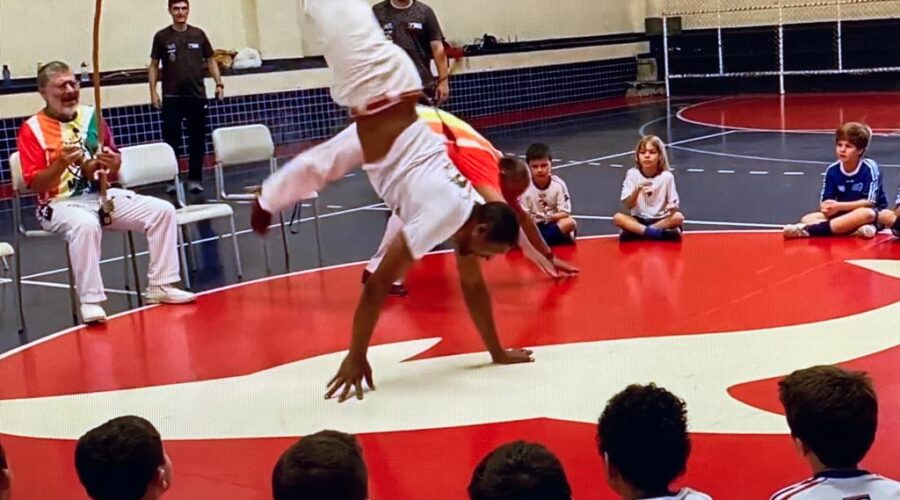 Universidade Livre de Estudos Culturais da Capoeira - Universidade da Capoeira - UNICAPOEIRA, Instituto de Educação Socioambiental - IESAMBI, Grupo de Capoeira Meia Lua na Escola - Fundado em 29 de Maio de 1962 e Associação de Capoeira - ASCA. Mestres Polêmico - Professor João Couto Teixeira, Alexandre José Ribeiro de Amorim, Can Can - Alexandre Juan Rabelo e Neném - Ana Maria Couto Teixeira. Diretor Esportivo Paulo Henrique da Silva Toledo. Instituto Vianna Júnior, Avenida dos Andradas, Número 415, Bairro Jardim Glória, Juiz de Fora, Minas Gerais/MG, Brasil. Registros de Capoeira Mestre Polêmico - Professor João Couto Teixeira e Neném - Ana Maria Couto Teixeira. IMG_7530/0535. 4,21 GB. 09h25/30. Sábado, 10 de Dezembro de 2022. HD 1080p.