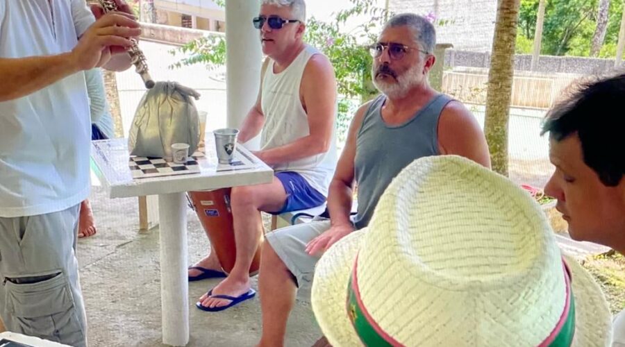 Universidade Livre de Estudos Culturais da Capoeira - Universidade da Capoeira - UNICAPOEIRA, Instituto de Educação Socioambiental - IESAMBI, Associação de Capoeira - ASCA, Grupo de Capoeira MEIA LUA - Fundado na Terça-feira - 29 de Maio de 1962, Bloco Carnavalesco Concentra e Cai, Capoeira Mestre História - Antônio Carlos Lemos Ferreira - Voz e Surda, Capoeira Mestra Perigosa - Marialú - Voz, Capoeira Mestre Polêmico - Professor João Couto Teixeira - Voz e Pandeiro, Estêvão Couto Teixeira - Flauta, Henrique Couto Teixeira - Surda e Tamborim, David Teixeira Irsigler - Surda, Pedro Bustamante Teixeira - Violão, Outros, Piscina, Condomínio Residencial Tigüéra, Juiz de Fora, Minas Gerais/MG, Brasil, Registro de Capoeira Mestre Polêmico - Professor João Couto Teixeira, IMG_7973, 26.97 GB, 11h17, Domingo - 26 de Fevereiro de 2023, HD 1080p