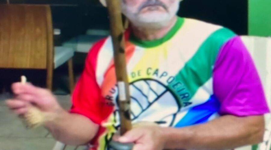 Universidade Livre de Estudos Culturais da Capoeira - Universidade da Capoeira - UNICAPOEIRA, Instituto de Educação Socioambiental - IESAMBI, Associação de Capoeira - ASCA e Grupo de Capoeira MEIA LUA - Fundado na Terça-feira, 29 de Maio de 1962. Orquestra Harmônica de Berimbaus. Solo e Toques Amazonas, Angola, Baião, Banguela, Capô, Capoeira na Escola, Cavalaria, Idalina, Iúna Mandingueira, Iúna Verdadeira, Maculelê, Panha Laranja, Samba de Roda, Semba, Santa Maria, São Bento Grande e São Bento Pequeno - Segundo Ensinamentos do Mestre Marco Aurélio de Moraes Barros, Adaptado por Mestre Polêmico. Não houve mais Entrada. Sala de Entrar, Tigüéra 360, Juiz de Fora, Minas Gerais/MG, Brasil. Registro de Capoeira Mestre Polêmico - Professor João Couto Teixeira. IMG_7934. 2,5 GB. 19h29. Quinta-feira, 23 de Fevereiro de 2023. HD 1080p.