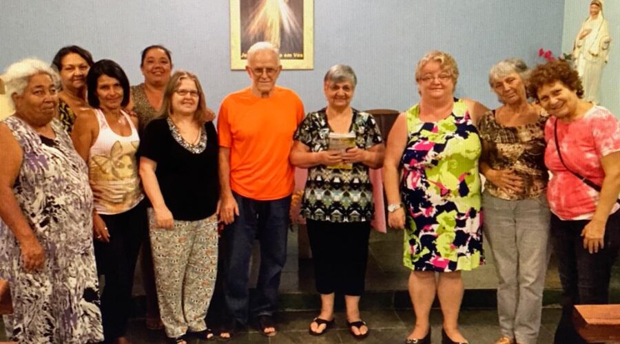 Universidade Livre de Estudos Culturais da Capoeira - Universidade da Capoeira - UNICAPOEIRA, Instituto de Educação Socioambiental - IESAMBI, Associação de Capoeira - ASCA e Grupo de Capoeira MEIA LUA - Fundado na Terça-feira, 29 de Maio de 1962. Coroa do Advento - 4a. Vela. Senhoras Raimunda, Antônia, Rosinha, Eni Parizoto, Bella - Maria Isabel Melotti Xible, Salete Libardoni, Tânia Parizoto, Duas Amigas e Ministro da Palavra Alcides João Parizoto. Capela da Divina Misericórdia. Residencial Café Planalto, Sobradinho II, Distrito Federal/DF, Brasil. Registro de Capoeira Mestre Polêmico - Professor João Couto Teixeira. IMG_4568. 83,7 MB. 15h03. Sexta-feira, 20 de Novembro de 2015.