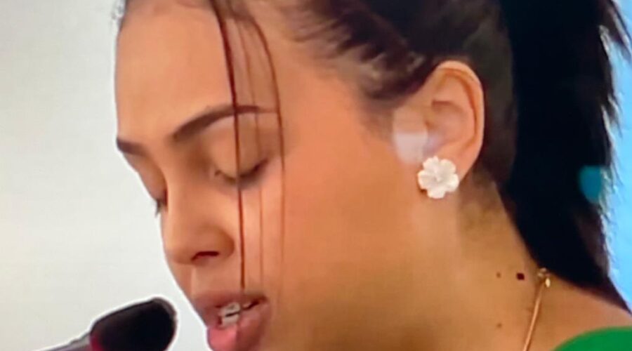 Universidade Livre de Estudos Culturais da Capoeira - Universidade da Capoeira - UNICAPOEIRA, Instituto de Educação Socioambiental - IESAMBI, Associação de Capoeira - ASCA e Grupo de Capoeira MEIA LUA - Fundado na Terça-feira, 29 de Maio de 1962. Celebração Eucarística. Dia de Nossa Senhora de Lourdes e Bênção dos Enfermos. Padre João Francisco Batista daSilva. Diácono Márcio Rosa dos Santos. Salmo 89 - Ó Senhor, Vós Fostes Sempre Um Refúgio para Nós - Ministra Extraordinária da Sagrada Comunhão Cláudia Cristina Lessa Duarte. Música Ludmila e Luiz Gajardo. Igreja Nossa Senhora Mãe de Deus, Bairro Nossa Senhora de Lourdes, Juiz de Fora, Minas Gerais/MG, Brasil. Registro de Capoeira Mestre Polêmico - Professor João Couto Teixeira. IMG_7897. 11,25 GB. 08h00. Sábado, 11 de Fevereiro de 2023. HD 1080p.