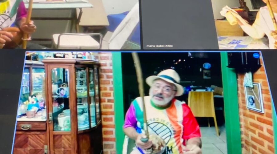 Universidade Livre de Estudos Culturais da Capoeira - Universidade da Capoeira - UNICAPOEIRA, Instituto de Educação Socioambiental - IESAMBI, Associação de Capoeira - ASCA e Grupo de Capoeira MEIA LUA - Fundado na Terça-feira, 29 de Maio de 1962. Orquestra Harmônica de Berimbaus. Cantos e Toques Dobrados: Amazonas, Angola, Banguela, Cavalaria e Santa Maria, Segundo Ensinamentos do Mestre Marco Aurélio de Moraes Barros, Adaptado por Mestre Polêmico - Professor João Couto Teixeira. Bella - Maria Isabel Melotti Xible e Mandingueiro - Peter Faluhelyi. Sala de Entrar, Tigüéra 360, Juiz de Fora, Minas Gerais/MG, Brasil. Registro de Capoeira Mestre Polêmico - Professor João Couto Teixeira. IMG_7893/5. 4,14 GB. 19h30/19h30. Quinta-feira, 09 de Fevereiro de 2023. HD 1080p.