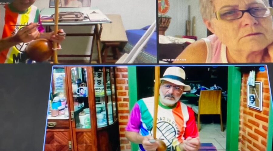 Universidade Livre de Estudos Culturais da Capoeira - Universidade da Capoeira - UNICAPOEIRA, Instituto de Educação Socioambiental - IESAMBI, Associação de Capoeira - ASCA e Grupo de Capoeira MEIA LUA - Fundado na Terça-feira, 29 de Maio de 1962. Orquestra Harmônica de Berimbaus. Toques Dobrados: Angola, Banguela e Cavalaria. Mandingueiro - Peter Faluhelyi e Bella - Maria Isabel Melotti Xible. Sala de Entrar, Tigüéra 360, Juiz de Fora, Minas Gerais/MG e Cálculos para a Construção de Casa na Chácara Pau D'Óleo, no Residencial Café Planalto em Sobradinho II, Distrito Federal/DF, Brasil. Registro de Capoeira Mestre Polêmico - Professor João Couto Teixeira. IMG_7840. 2,64 GB. 20h32. Segunda-feira, 30 de Janeiro de 2023. HD 1080p.