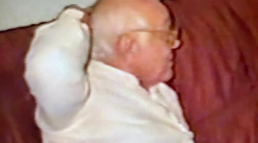 Universidade Livre de Estudos Culturais da Capoeira - Universidade da Capoeira - UNICAPOEIRA, Instituto de Educação Socioambiental - IESAMBI, Associação de Capoeira - ASCA e Grupo de Capoeira MEIA LUA - Fundado em 29 de Maio de 1962. Mestr@s Onça Tigre - Doutor Milton Freire de Carvalho, Wilson Rodrigues, Dom Ivan Zacarias Guimarães Gobbo, Pombo de Ouro - José Bispo Correia, Polêmico - Professor João Couto Teixeira, Pesado - Pedro de Abreu Neiva e Amilka. Roça do Lobo, Taguatinga, Distrito Federal/DF, Brasil. Domingo, 22 de Setembro de2002.