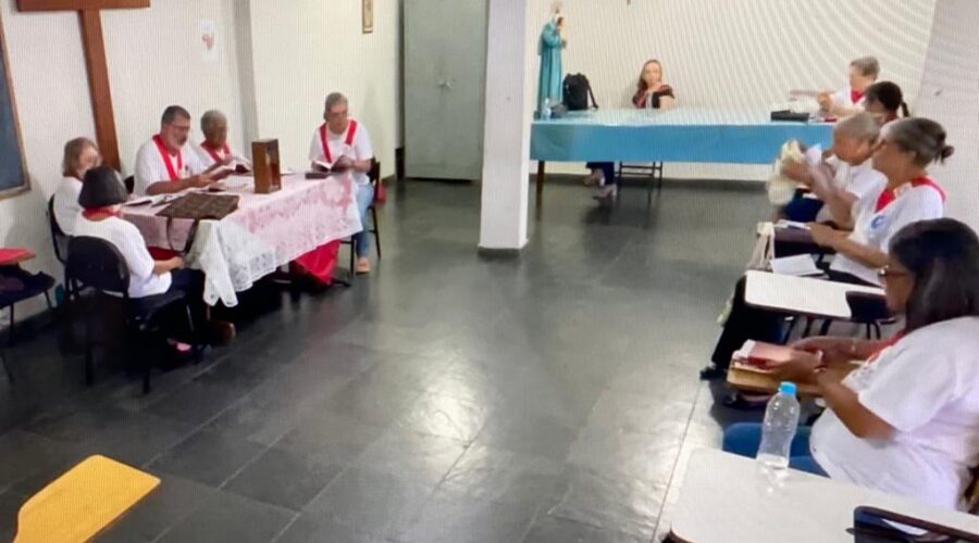 Universidade Livre de Estudos Culturais da Capoeira - Universidade da Capoeira - UNICAPOEIRA, Instituto de Educação Socioambiental - IESAMBI, Associação de Capoeira - ASCA e Grupo de Capoeira MEIA LUA - Fundado na Terça-feira, 29 de Maio de 1962. Apostolado da Oração. Reunião. Salão Paroquial, Igreja Nossa Senhora Mãe de Deus, Bairro Nossa Senhora de Lourdes, Juiz de Fora, Minas Gerais/MG, Brasil. Registro de Capoeira Mestre Polêmico - Professor João Couto Teixeira. IMG_7859. 5,7 GB. 16h20. Sexta-feira, 03 de Fevereiro de 2023. HD 1080p.