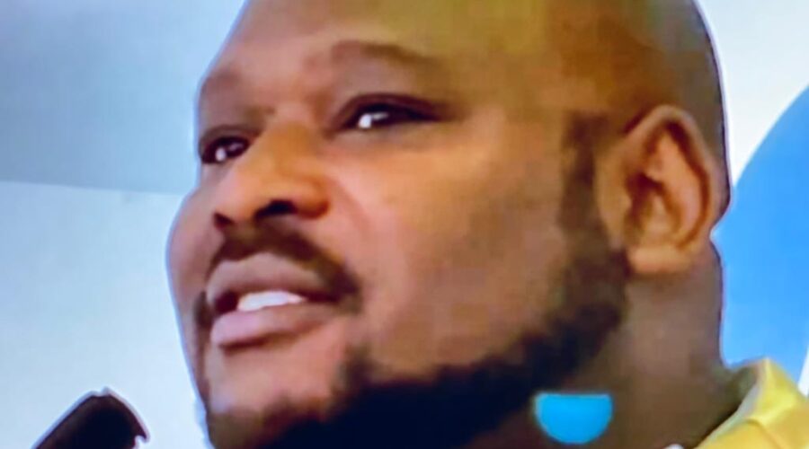 Universidade Livre de Estudos Culturais da Capoeira - Universidade da Capoeira - UNICAPOEIRA, Instituto de Educação Socioambiental - IESAMBI, Associação de Capoeira - ASCA e Grupo de Capoeira MEIA LUA - Fundado na Terça-feira, 29 de Maio de 1962. Celebração Eucarística. Padre João Francisco Batista daSilva. Diácono Márcio Rosa dos Santos. Ministr@s Extraordinári@s da Sagrada Comunhão Cláudia Cristina Lessa Duarte e Amaro Azevedo. Igreja Nossa Senhora Mãe de Deus, Bairro Nossa Senhora de Lourdes, Juiz de Fora, Minas Gerais/MG, Brasil. Registro de Capoeira Mestre Polêmico - Professor João Couto Teixeira. IMG_7905. 8,11 GB. 08h00. Domingo, 12 de Fevereiro de 2023. HD 1080p.