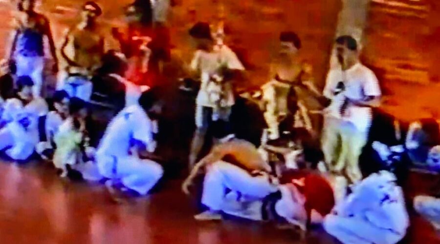 Universidade Livre de Estudos Culturais da Capoeira - Universidade da Capoeira - UNICAPOEIRA, Instituto de Educação Socioambiental - IESAMBI, Associação de Capoeira - ASCA e Grupo MEIA LUA - Fundado em 29 de Maio de 1962. Mestres Bartolomeu Vieira das Chagas e Divino. Brasília, Distrito Federal/DF, Brasil. Quarta-feira, 12 de Janeiro de 2005.