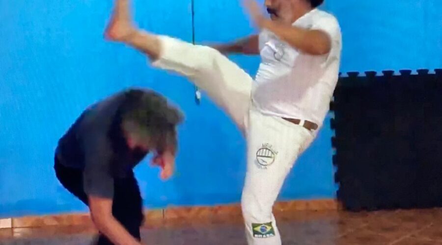 Universidade Livre de Estudos Culturais da Capoeira - Universidade da Capoeira - UNICAPOEIRA, Instituto de Educação Socioambiental - IESAMBI, Associação de Capoeira - ASCA e Grupo de Capoeira MEIA LUA - Fundado na Terça-feira, 29 de Maio de 1962. Mestr@s Clodoaldo Alberico Galindo de Moraes, José Reinaldo Vieira, Polêmico - João Couto Teixeira, Bom Menino - Aluizio de Melo Cavalcanti Júnior, Laura Cavalieri Bisio e Bella - Maria Izabel Melloti Xible. Treinamento no Setor de Chácaras do Lago Oeste, Sobradinho II, Distrito Federal/DF, Brasil. IMG_8205. 639,2 MB. 16h41. Terça-feira, 08 de Dezembro de 2015.