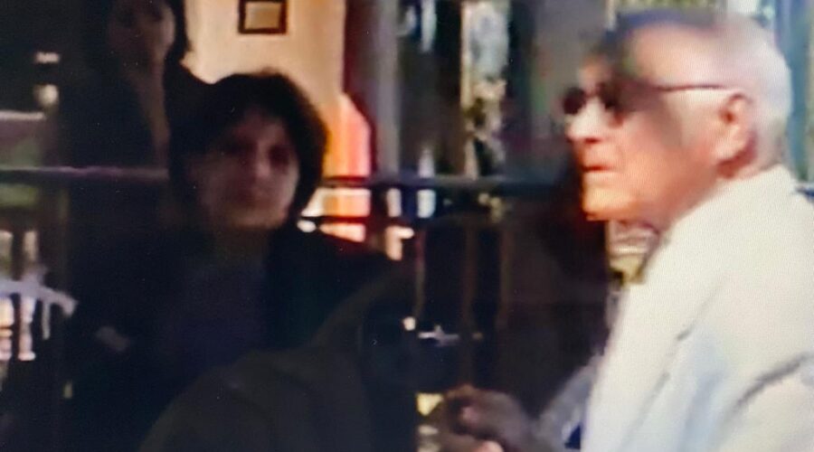 Universidade Livre de Estudos Culturais da Capoeira - Universidade da Capoeira - UNICAPOEIRA, Instituto de Educação Socioambiental - IESAMBI, Associação de Capoeira - ASCA e Grupo de Capoeira MEIA LUA - Fundado em 29 de Maio de 1962: Mestres Onça Tigre - Doutor Milton Freire de Carvalho, Dom Ivan Zacarias Guimarães Gobbo, Polêmico - Professor João Couto Teixeira e Boca Senzala - Humberto Barbosa de Souza. Embaixada da Inglaterra, Brasília, Distrito Federal/DF, Brasil. Registro de Capoeira Mestre Mandingueiro - Doutor Peter Faluhelyi. Quinta-feira, 13 de Junho de 2002.