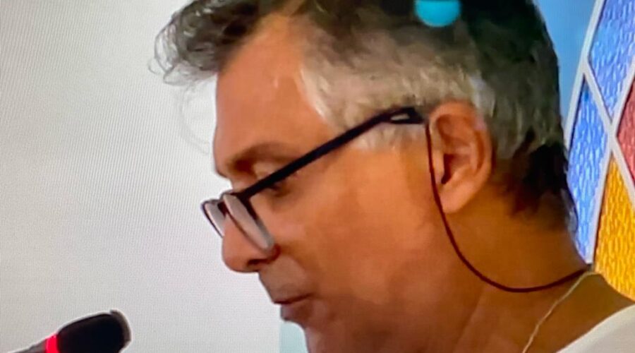 Universidade Livre de Estudos Culturais da Capoeira - Universidade da Capoeira - UNICAPOEIRA, Instituto de Educação Socioambiental - IESAMBI, Associação de Capoeira - ASCA e Grupo de Capoeira MEIA LUA - Fundado na Terça-feira, 29 de Maio de 1962. Celebração Eucarística. Padre João Francisco Batista daSilva. Diácono Márcio Rosa dos Santos. Ministro Extraordinário da Sagrada Comunhão Reis. Acólito Rafael. Leituras Wanderley Tagliatte e Cláudio. Salmo 102 - Bendize Ó Minh'Alma ao Senhor, pois Ele é Bondoso e Compassivo - Mestre Polêmico. Preces da Comunidade Ministro Extraordinário da Sagrada Comunhão Amaro Azevedo. Música Luiz Gajardo. Igreja Nossa Senhora Mãe de Deus, Bairro Nossa Senhora de Lourdes, Juiz de Fora, Minas Gerais/MG, Brasil. Registro de Capoeira Mestre Polêmico - Professor João Couto Teixeira. IMG_7922. 8,51 GB. 08h00. Domingo, 19 de Fevereiro de 2023. HD 1080p.