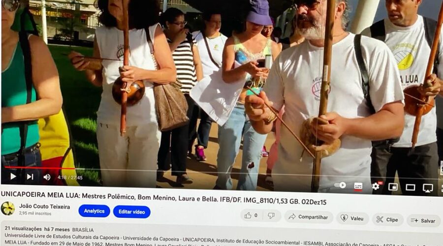 Universidade Livre de Estudos Culturais da Capoeira - Universidade da Capoeira - UNICAPOEIRA, Instituto de Educação Socioambiental - IESAMBI, Associação de Capoeira - ASCA e Grupo de Capoeira MEIA LUA - Fundado na Terça-feira, 29 de Maio de 1962. Mestr@s Bom Menino, Laura Cavalieri Bisio, Bella - Maria Izabel Melotti Xible e Polêmico - Professor João Couto Teixeira. Berimbaus na Dança Circular, Celebrando o Plantio de Árvores Nativas do Cerrado, Coordenado pela Professora Simone Pinheiro Santos. Instituto Federal de Educação, Ciência e Tecnologia de Brasília - IFB, Distrito Federal/DF, Brasil. Registro de Capoeira Estrela Dalva - Artista Plástica e Cineasta Salete Libardoni. IMG_8110. 1,53 GB. 09h06. Quarta-feira, 02 de Dezembro de 2015.