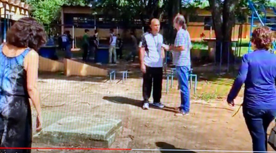 Universidade Livre de Estudos Culturais da Capoeira - Universidade da Capoeira - UNICAPOEIRA, Instituto de Educação Socioambiental - IESAMBI, Associação de Capoeira - ASCA e Grupo de Capoeira MEIA LUA - Fundado em 29 de Maio de 1962. Visita ao Campo Avançado, Criado por Participantes do Projeto MARGEM em 1996. Mestr@s Laura Cavalieri Bisio, Bella - Maria Isabel Melotti Xible e Mandingueiro - Peter Faluhelyi. Centro de Ensino Médio Setor Leste - CEMSL. Brasília, Distrito Federal/DF, Brasil. Registro de Capoeira Mestre Polêmico - Professor João Couto Teixeira. IMG_7927/39. Quinta-feira, 26 de Novembro de 2015.