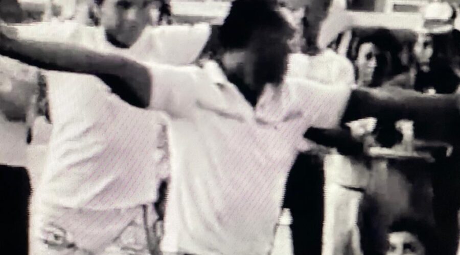 Universidade Livre de Estudos Culturais da Capoeira - Universidade da Capoeira - UNICAPOEIRA, Instituto de Educação Socioambiental - IESAMBI e Grupo de Capoeira MEIA LUA - Fundado em 29 de Maio de 1962. Capoeira Mestres João Pequeno - João Pereira dos Santos, Boca Rica - Manoel Silva, Curió - Jaime Martins dos Santos, Bartolomeu Vieira das Chagas, Diabo Louro - Leonides de la Bianca Bimbato, Pezão - José Ribamar Teixeira Silva, Squisyto - Reginaldo Silveira da Costa, Tatá - Carlos Domingos de La Bianca Bimbato, Adelmo Pereira Lima, Bom Menino - Aluizio de Melo Cavalcante Júnior, Zangado - Fernando Alves da Silva. DEFER, Brasília, Distrito Federal/DF, Brasil. Acervo de Capoeira Mestre Benedito Fernandes Almeida. Registro de Capoeira Mestre Polêmico - Professor João Couto Teixeira. Sexta-feira, 31 de Outubro de 1986.