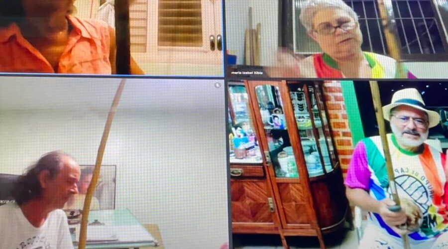 Universidade Livre de Estudos Culturais da Capoeira - Universidade da Capoeira - UNICAPOEIRA, Instituto de Educação Socioambiental - IESAMBI, Associação de Capoeira - ASCA e Grupo de Capoeira MEIA LUA - Fundado na Terça-feira, 29 de Maio de 1962. Orquestra Harmônica de Berimbaus. Cantos e Toques Dobrados: Angola, Banguela e Cavalaria. Laura Cavalieri Bisio, Bella - Maria Isabel Melotti Xible e Mandingueiro - Peter Faluhelyi. Sala de Entrar, Tigüéra 360, Juiz de Fora, Minas Gerais/MG, Brasil. Registro de Capoeira Mestre Polêmico - Professor João Couto Teixeira. IMG_7856. 1,49 GB. 19h30. Quinta-feira, 02 de Fevereiro de 2023. HD 1080p.