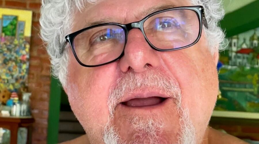 Universidade Livre de Estudos Culturais da Capoeira - Universidade da Capoeira - UNICAPOEIRA, Instituto de Educação Socioambiental - IESAMBI, Associação de Capoeira - ASCA e Grupo de Capoeira MEIA LUA - Fundado na Terça-feira, 29 de Maio de 1962. Xico - Francisco de Assis Couto Teixeira. A Pá. História das Primeiras Gravações em 1974, na Pró-Música, inaugurando o Setor Popular na Casa e no Som Aberto, no Anfiteatro do Instituto de Ciências Biológicas e Geociências - ICBG, Universidade Federal de Juiz de Fora - UFJF. Sala de Entrar, Tigüéra 360, Juiz de Fora, Minas Gerais/MG, Brasil. Registro de Capoeira Mestre Polêmico - Professor João Couto Teixeira. IMG_7933. 23,75 GB. 19h33. Quarta-feira, 22 de Fevereiro de 2023. HD 1080p. https://youtu.be/EfSPGjNfHu8