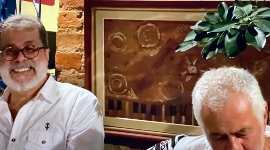 Mestre Asè Dudu - Faustino Luiz Couto Teixeira - Voz e Domingos Teixeira - Violão, Interpretam Geraldo Vandré. Espaço Contemporão, Rua Constantino Paleta, Número 174 A, Bairro Centro, Juiz de Fora, Minas Gerais/MG, Brasil. Registro de Capoeira Mestre Polêmico - Professor João Couto Teixeira. IMG_6381. 5,97 GB. 20h04. Quinta-feira, 30 de Março de 2023. HD 1080p. Diretor Musical: Domingos Teixeira 1. Pequeno Concerto que Virou Canção (Geraldo Vandré) - LP Geraldo Vandré, 1964 [1] 2. Canção Nordestina (Geraldo Vandré) - LP Geraldo Vandré, 1964 [2] 3. Depois é só Chorar (Geraldo Vandré) - LP Geraldo Vandré, 1964 [3] 4. Se a Tristeza Chegar (Baden Powell/Geraldo Vandré) - LP 5 Anos de Canção, 1966 05. Porta Estandarte (Fernando Lona/Geraldo Vandré) - LP 5 Anos de Canção, 1966 06. De Serra, de Terra e de Mar (Geraldo Vandré/Hermeto Paschoal/Theo de Barros) - LP Canto Geral, 1968 07. Ventania (Geraldo Vandré/Hilton Acioli) - LP Canto Geral, 1968 08. O Plantador (Geraldo Vandré/Hilton Acioli) - LP Canto Geral, 1968 09. Arueira (Geraldo Vandré) - LP Canto Geral, 1968 10. Canção Primeira (Geraldo Vandré) - LP Das Terras de Benvirá, 1973 11. Maria Memória da Minha Canção (Geraldo Vandré) - LP Das Terras de Benvirá, 1973 12. Na Terra como no Céu (Geraldo Vandré) - LP Das Terras de Benvirá - 1973 13. Pátria Amada Idolatrada Salve Salve (Geraldo Vandré) 14. Duerme Negrito (Domínio Popular) 15. Pra Não Dizer Que Não Falei das Flores (Geraldo Vandré) Universidade Livre de Estudos Culturais da Capoeira - Universidade da Capoeira - UNICAPOEIRA, Instituto de Educação Socioambiental - IESAMBI, Associação de Capoeira - ASCA e Grupo de Capoeira MEIA LUA - Fundado Terça-feira, 29 de Maio de 1962.