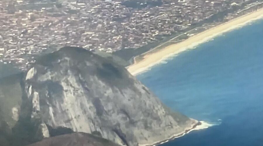 Decolagem/Aterrissagem: Aeroportos Santos Dumont/Curitiba. RJ/PR, Brasil. Registro de Capoeira Mestre Polêmico - Professor João Couto Teixeira. IMG_7591/2. 2,49 GB. 12h03/13h11. Quarta-feira, 14 de Dezembro de 2022. HD 1080p. Universidade Livre de Estudos Culturais da Capoeira - Universidade da Capoeira - UNICAPOEIRA, Instituto de Educação Socioambiental - IESAMBI, Associação de Capoeira - ASCA e Grupo de Capoeira MEIA LUA - Fundado na Terça-feira, 29 de Maio de 1962.
