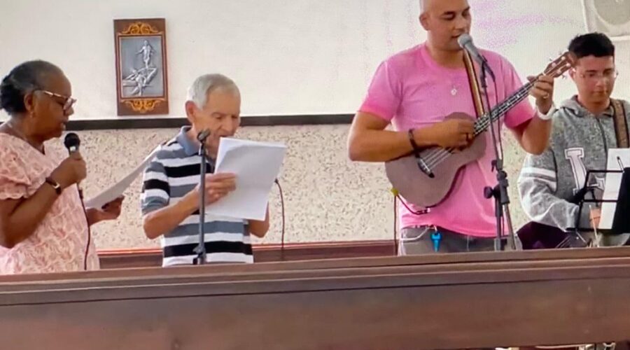 Celebração Eucarística. Padre João Francisco Batista da Silva. Música Isabel, Antônio Reis, Léo e Capoeira Mestre Avatar - Giovanni Diomedson de Andrade. Igreja Nossa Senhora Mãe de Deus, Bairro Nossa Senhora de Lourdes, Juiz de Fora, Minas Gerais/MG, Brasil. Registro de Capoeira Mestre Polêmico - Professor João Couto Teixeira. IMG_8387. 9,19 GB. 08h00. Domingo, 23 de Abril de 2023. HD 1080p. Universidade Livre de Estudos Culturais da Capoeira - Universidade da Capoeira - UNICAPOEIRA, Instituto de Educação Socioambiental - IESAMBI, Associação de Capoeira - ASCA e Grupo de Capoeira MEIA LUA - Fundado Terça-feira, 29 de Maio de 1962.