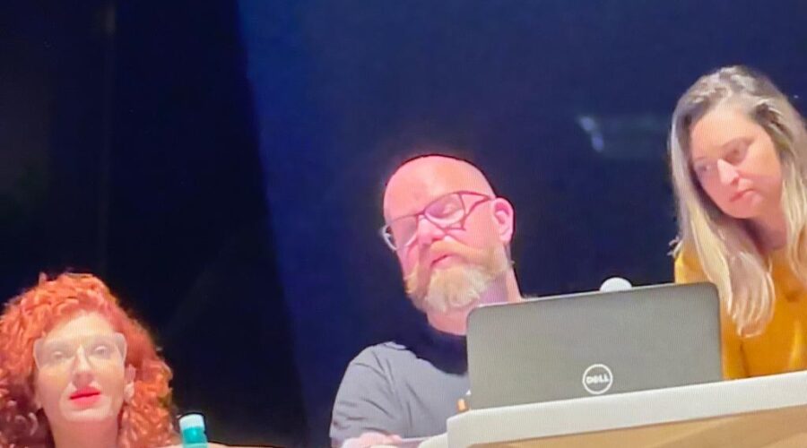 Oficina de Vídeo. Teatro Paschoal Carlos Magno, Bairro Centro, Juiz de Fora, Minas Gerais/MG, Brasil. Registro de Capoeira Mestre Polêmico - Professor João Couto Teixeira. IMG_5230/1/8163/4. 33,23 GB. 18h43. Terça e Quarta-feiras, 13/14 de Março de 2023. HD 1080p. Universidade Livre de Estudos Culturais da Capoeira - Universidade da Capoeira - UNICAPOEIRA, Instituto de Educação Socioambiental - IESAMBI, Associação de Capoeira - ASCA e Grupo de Capoeira MEIA LUA - Fundado na Terça-feira, 29 de Maio de 1962.