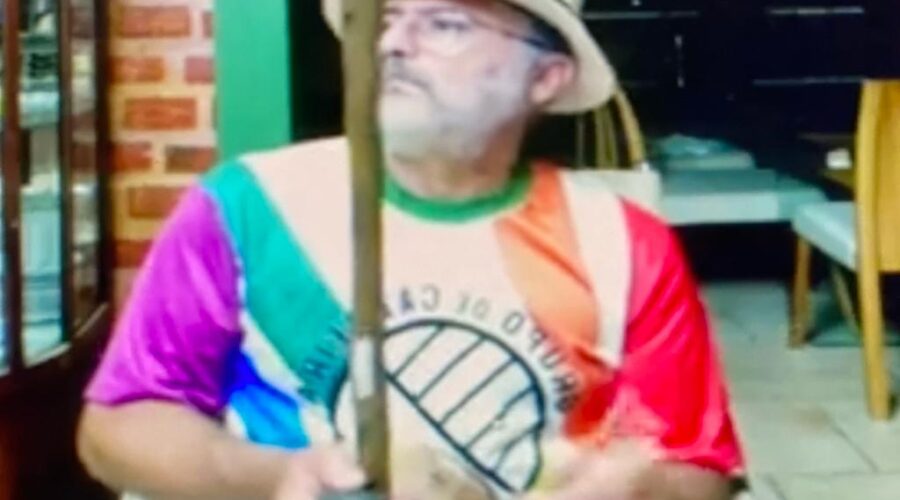 Orquestra Harmônica de Berimbaus. Solo. Revisão dos Toques, Segundo Ensinamentos do Mestre Marco Aurélio de Moraes Barros, Adaptado por Mestre Polêmico. Sala de Entrar, Tigüéra 360, Juiz de Fora, Minas Gerais/MG, Brasil. Registro de Capoeira Mestre Polêmico - Professor João Couto Teixeira. IMG_8152. 3,4 GB. 20h17. Segunda-feira, 13 de Março de 2023. HD 1080p. Universidade Livre de Estudos Culturais da Capoeira - Universidade da Capoeira - UNICAPOEIRA, Instituto de Educação Socioambiental - IESAMBI, Associação de Capoeira - ASCA e Grupo de Capoeira MEIA LUA - Fundado na Terça-feira, 29 de Maio de 1962.