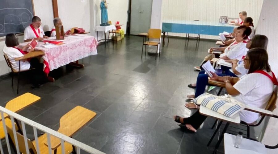 Apóstol@s da Oração. Reunião. Salão Paroquial. Igreja Nossa Senhora Mãe de Deus, Bairro Nossa Senhora de Lourdes, Juiz de Fora, Minas Gerais/MG, Brasil. Registro de Capoeira Mestre Polêmico - Professor João Couto Teixeira. IMG_8464. 5,37 GB. 16h00. Sexta-feira, 05 de Maio de 2023. HD 1080p. Universidade Livre de Estudos Culturais da Capoeira - Universidade da Capoeira - UNICAPOEIRA, Instituto de Educação Socioambiental - IESAMBI, Associação de Capoeira - ASCA e Grupo de Capoeira MEIA LUA - Fundado Terça-feira, 29 de Maio de 1962.