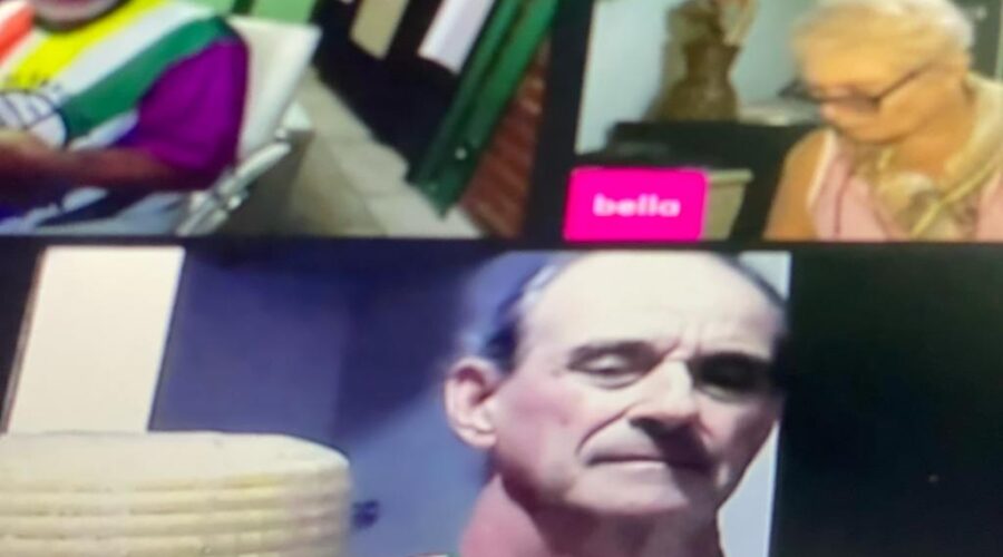 Orquestra Harmônica de Berimbaus. Mestre@s Bella - Maria Isabel Melotti Xible e Mandingueiro - Peter Faluhelyi. Toques São Bento Pequeno, Angola, Iúna Mandingueira e Santa Maria. Sala de Entrar, Tigüéra 360, Juiz de Fora, Minas Gerais/MG, Brasil. Registro de Capoeira Mestre Polêmico - Professor João Couto Teixeira. IMG_8803. 2,14 GB. 20h38. Segunda-feira, 24 de Julho de 2023. HD 1080p. Universidade Livre de Estudos Culturais da Capoeira - Universidade da Capoeira - UNICAPOEIRA, Instituto de Educação Socioambiental - IESAMBI, Associação de Capoeira - ASCA e Grupo de Capoeira MEIA LUA - Fundado Terça-feira, 29 de Maio de 1962. Seja membro deste canal e ganhe benefícios: https://www.youtube.com/channel/UCE6HrA5Y_VZ4-hgw8FG13aw/join