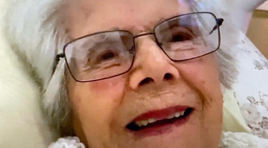 Célia Couto Teixeira. Aniversário de Mestre Polêmico. Suíte, Tigüéra 110, Juiz de Fora, Minas Gerais/MG, Brasil. Registros de Capoeiras Mestre Polêmico - Professor João Couto Teixeira. 7,83 GB. 00h54m14s. Quinta-feira, 22 de Junho de 2022. Universidade Livre de Estudos Culturais da Capoeira - Universidade da Capoeira - UNICAPOEIRA, Instituto de Educação Socioambiental - IESAMBI, Associação de Capoeira - ASCA e Grupo de Capoeira MEIA LUA - Fundado Terça-feira, 29 de Maio de 1962. Seja membro deste canal e ganhe benefícios: https://www.youtube.com/channel/UCE6HrA5Y_VZ4-hgw8FG13aw/join