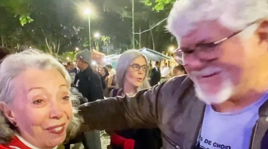 Ingoma - Grupo de Tambor Mineiro. Presença de Kátia Lopes e Xico - Francisco de Assis Couto Teixeira. Parque Halfeld, Bairro Centro, Juiz de Fora, Minas Gerais/MG, Brasil. Registro de Capoeira Mestre Polêmico - Professor João Couto Teixeira. IMG_0418. 3,92 GB. 16h33. Domingo, 16 de Julho de 2023. HD 1080p. Universidade Livre de Estudos Culturais da Capoeira - Universidade da Capoeira - UNICAPOEIRA, Instituto de Educação Socioambiental - IESAMBI, Associação de Capoeira - ASCA e Grupo de Capoeira MEIA LUA - Fundado Terça-feira, 29 de Maio de 1962. Seja membro deste canal e ganhe benefícios: https://www.youtube.com/channel/UCE6HrA5Y_VZ4-hgw8FG13aw/join