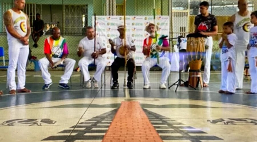 Mestres Jô - João Mendes Batista Barbosa Filho, Sabão - João Batista Lage Barbosa, Polêmico, Alexandre José Ribeiro de Amorim, Coroa - Mauro Delfino da Silva, Michel - Associação de Capoeira Bomfim, Formanda Isabel - Mestre Dunga, Monitora Pimenta - Exército de Bambas - Mestre Bigode, Professor Diego Silva da Fram - MEIA LUA, Instrutor Hércules - MEIA LUA e Convidados. Arantina, Minas Gerais/MG, Brasil. Registro de Capoeira Mestre Polêmico - Professor João Couto Teixeira. IMG_8478. 13,88 GB. 14h04. Domingo, 07 de Maio de 2023. HD 1080p. Universidade Livre de Estudos Culturais da Capoeira - Universidade da Capoeira - UNICAPOEIRA, Instituto de Educação Socioambiental - IESAMBI, Associação de Capoeira - ASCA e Grupo de Capoeira MEIA LUA - Fundado Terça-feira, 29 de Maio de 1962 - 61 Anos.