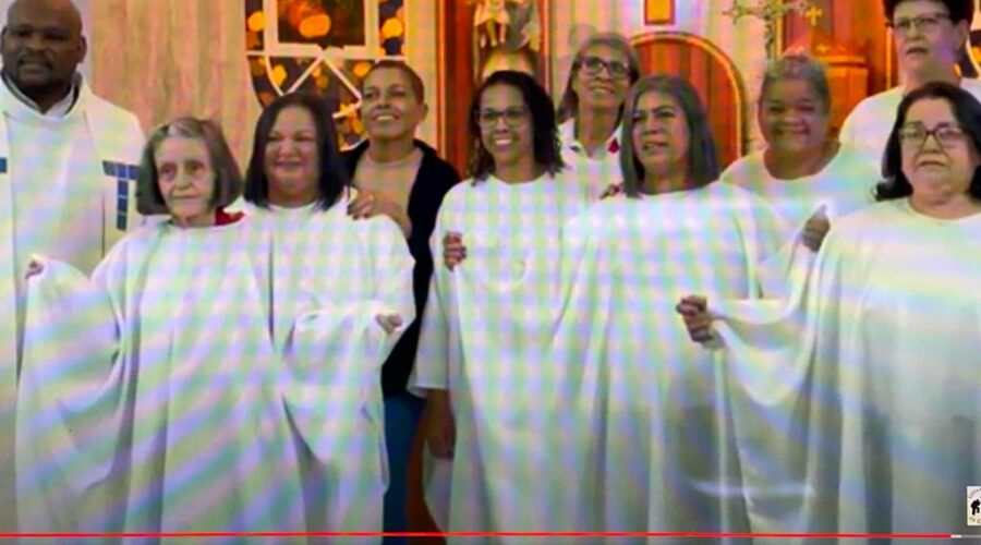 Celebração Eucarística - Décimo Segundo Dia da Trezena a Nossa Senhora de Fátima. Padre João Francisco Batista da Silva. Ministra Extraordinária da Sagrada Comunhão Ana Valério. Leitura Ministro Rogério Tavares. Comunidade Santa Cruz. Igreja Nossa Senhora Mãe de Deus, Bairro Nossa Senhora de Lourdes, Juiz de Fora, Minas Gerais/MG, Brasil. Registro de Capoeira Mestre Polêmico - Professor João Couto Teixeira. IMG_8532. 8,86 GB. 19h30. Sexta-feira, 12 de Maio de 2023. HD 1080p. Universidade Livre de Estudos Culturais da Capoeira - Universidade da Capoeira - UNICAPOEIRA, Instituto de Educação Socioambiental - IESAMBI, Associação de Capoeira - ASCA e Grupo de Capoeira MEIA LUA - Fundado Terça-feira, 29 de Maio de 1962.