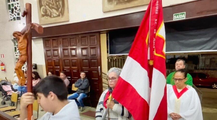 Celebração Eucarística. Apóstol@s da Oração. Padre Antônio Camilo de Paiva. Oitavo Dia da Novena. Santuário do Sagrado Coração de Jesus, Bairro Bairu, Juiz de Fora, Minas Gerais/MG, Brasil. Registro de Capoeira Mestre Polêmico - Professor João Couto Teixeira. IMG_8611. 8,41 GB. 19h00. Quarta-feira, 14 de Junho de 2023. HD 1080p. Universidade Livre de Estudos Culturais da Capoeira - Universidade da Capoeira - UNICAPOEIRA, Instituto de Educação Socioambiental - IESAMBI, Associação de Capoeira - ASCA e Grupo de Capoeira MEIA LUA - Fundado Terça-feira, 29 de Maio de 1962. Seja membro deste canal e ganhe benefícios: https://www.youtube.com/channel/UCE6HrA5Y_VZ4-hgw8FG13aw/join