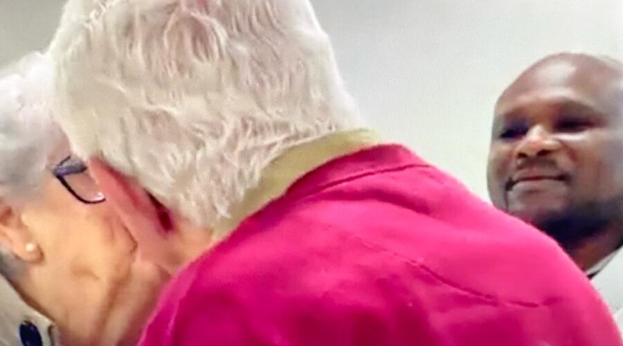 Celebração Eucarística. Padre João Francisco Barista da Silva - Aniversário. Diácono Márcio Rosa dos Santos. Ministr@s Extraordinári@s da Sagrada Comunhão Vera e Wilson Milagre. Sociedade São Vicente de Paulo, Conferência Nossa Senhora do Carmo, Bairro Costa Carvalho, Bloco JK, Juiz de Fora, Minas Gerais/MG, Brasil. Registro de Capoeira Mestre Polêmico - Professor João Couto Teixeira. IMG_8700. 8,94 GB. 17h00. Sábado, 24 de Junho de 2023. HD 1080p. Universidade Livre de Estudos Culturais da Capoeira - Universidade da Capoeira - UNICAPOEIRA, Instituto de Educação Socioambiental - IESAMBI, Associação de Capoeira - ASCA e Grupo de Capoeira MEIA LUA - Fundado Terça-feira, 29 de Maio de 1962. Seja membro deste canal e ganhe benefícios: https://www.youtube.com/channel/UCE6HrA5Y_VZ4-hgw8FG13aw/join