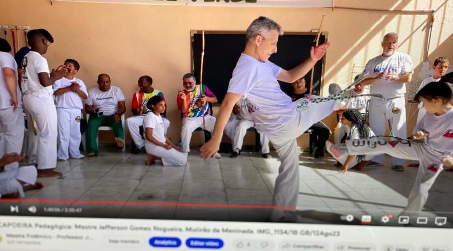 Mestres Jô - João Mendes Batista Barbosa Filho, José Antônio da Silva Pinheiro, Polêmico - Professor João Couto Teixeira, Alexandre José Ribeiro de Amorim, Coroa - Mauro Delfino da Silva, Pigmeu - Fernando Gaudereto de Virgílio, Alex - Alexsandro de Rezende Carvalho, Jefferson Gomes Nogueira, Soldado - Marcelo Moreira, Fila, Popó - Yansey Moraes e Wellington Araújo. Grupo Capoeira Pedagógica. Mutirão da Meninada, Bairro Vale Verde, Juiz de Fora, Minas Gerais/MG, Brasil. Registro de Capoeira Luan Nogueira. IMG_1154. 17,68 GB. 08h35. Sábado, 12 de Agosto de 2023. HD 1080p. Universidade Livre de Estudos Culturais da Capoeira - Universidade da Capoeira - UNICAPOEIRA, Instituto de Educação Socioambiental - IESAMBI, Associação de Capoeira - ASCA e Grupo de Capoeira MEIA LUA - Fundado Terça-feira, 29 de Maio de 1962. Seja membro deste canal e ganhe benefícios: https://www.youtube.com/channel/UCE6HrA5Y_VZ4-hgw8FG13aw/join