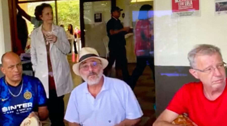 O Trabalho: 45 Anos. Jornal. Sede Condomínio Residencial Tigüéra, Juiz de Fora, Minas Gerais/MG, Brasil. Registro de Capoeira Mestre Polêmico - Professor João Couto Teixeira. IMG_8580. 31,57 GB. 14h04. Sábado, 03 de Junho de 2023. HD 1080p. Universidade Livre de Estudos Culturais da Capoeira - Universidade da Capoeira - UNICAPOEIRA, Instituto de Educação Socioambiental - IESAMBI, Associação de Capoeira - ASCA e Grupo de Capoeira MEIA LUA - Fundado Terça-feira, 29 de Maio de 1962.