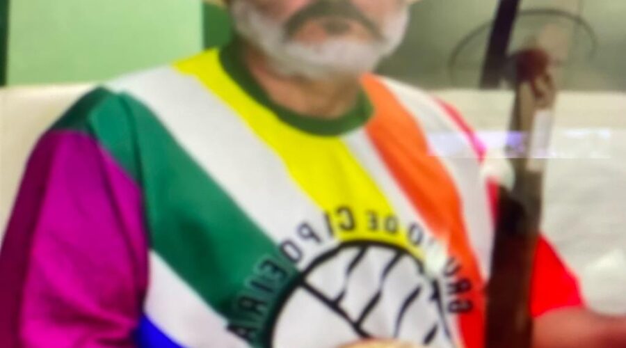 Orquestra Harmônica de Berimbaus. Solo - Repassando Toques Segundo Ensinamentos dos Mestres Reynaldo Teixeira Alves e Marco Aurélio de Moraes Barros, Adaptados por Mestre Polêmico. Sala de Entrar, Tigüéra 360, Juiz de Fora, Minas Gerais/MG, Brasil. Registro de Capoeira Mestre Polêmico - Professor João Couto Teixeira. IMG_8480. 1,84 GB. 20h20. Segunda-feira, 08 de Maio de 2023. HD 1080p. Universidade Livre de Estudos Culturais da Capoeira - Universidade da Capoeira - UNICAPOEIRA, Instituto de Educação Socioambiental - IESAMBI, Associação de Capoeira - ASCA e Grupo de Capoeira MEIA LUA - Fundado Terça-feira, 29 de Maio de 1962.