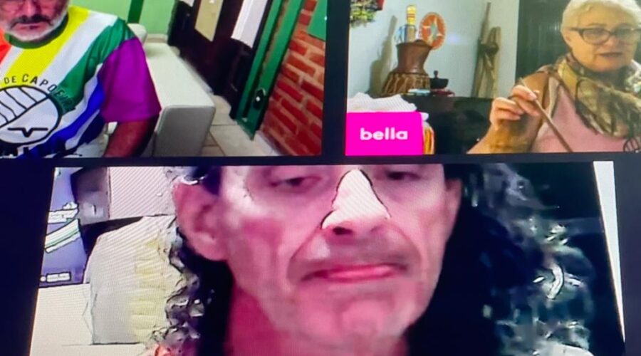 Orquestra Harmônica de Berimbaus. Mestr@s Bella - Maria Isabel Melotti Xible e Mandingueiro - Peter Faluhelyi. Toques Idalina, Iúna Mandingueira e Santa Maria. Sala de Entrar, Tigüéra 360, Juiz de Fora, Minas Gerais/MG, Brasil. Registro de Capoeira Mestre Polêmico - Professor João Couto Teixeira. IMG_8836/7. 6 GB. 18h30/48. Quinta-feira, 03 de Agosto de 2023. HD 1080p. Universidade Livre de Estudos Culturais da Capoeira - Universidade da Capoeira - UNICAPOEIRA, Instituto de Educação Socioambiental - IESAMBI, Associação de Capoeira - ASCA e Grupo de Capoeira MEIA LUA - Fundado Terça-feira, 29 de Maio de 1962. Seja membro deste canal e ganhe benefícios: https://www.youtube.com/channel/UCE6HrA5Y_VZ4-hgw8FG13aw/join