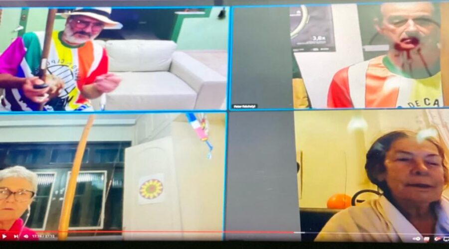 Orquestra Harmônica de Berimbaus. Mestre@s Bella - Maria Isabel Melotti Xible, Mandingueiro - Peter Faluhelyi e Laura Cavalieri Bisio. Dá o Nome e Angola Cantada. Sala de Entrar, Tigüéra 360, Juiz de Fora, Minas Gerais/MG, Brasil. Registro de Capoeira Mestre Polêmico - Professor João Couto Teixeira. IMG_8730. 3,09 GB. 20h31. Segunda-feira, 03 de Julho de 2023. HD 1080p. Universidade Livre de Estudos Culturais da Capoeira - Universidade da Capoeira - UNICAPOEIRA, Instituto de Educação Socioambiental - IESAMBI, Associação de Capoeira - ASCA e Grupo de Capoeira MEIA LUA - Fundado Terça-feira, 29 de Maio de 1962. Seja membro deste canal e ganhe benefícios: https://www.youtube.com/channel/UCE6HrA5Y_VZ4-hgw8FG13aw/join