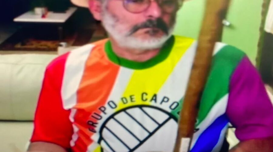 Orquestra Harmônica de Berimbaus. Solo Mestre Polêmico. Sala de Entrar, Tigüéra 360, Juiz de Fora, Minas Gerais/MG, Brasil. Registro de Capoeira Mestre Polêmico - Professor João Couto Teixeira. IMG_8858. 1,7 GB. 20h37/48. Segunda-feira, 07 de Agosto de 2023. HD 1080p. Universidade Livre de Estudos Culturais da Capoeira - Universidade da Capoeira - UNICAPOEIRA, Instituto de Educação Socioambiental - IESAMBI, Associação de Capoeira - ASCA e Grupo de Capoeira MEIA LUA - Fundado Terça-feira, 29 de Maio de 1962. Seja membro deste canal e ganhe benefícios: https://www.youtube.com/channel/UCE6HrA5Y_VZ4-hgw8FG13aw/join